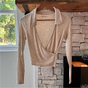 NEW A&F CROP COLLAR WRAP TOP